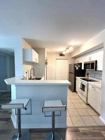 property at 713 Villa Cir