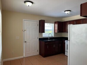 300 Orange Ave in Longwood, FL - Building Photo - Building Photo