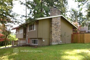 11002 Dean Ct SW in Tacoma, WA - Building Photo