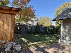 1702 Cedar St in La Grande, OR - Building Photo - Building Photo