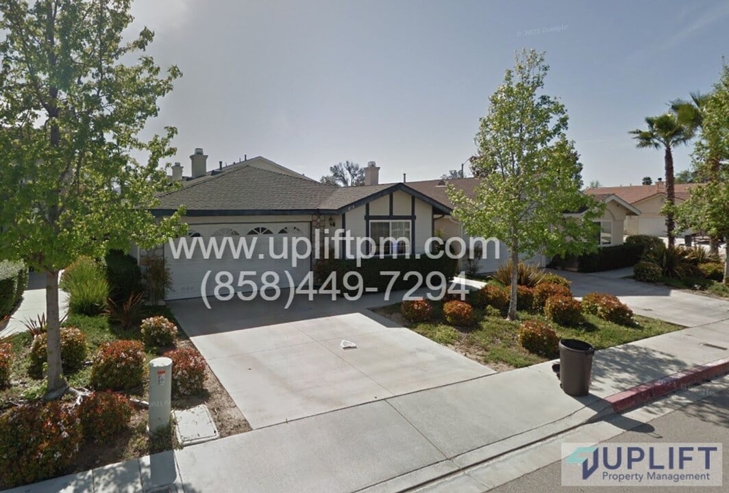 819 Mimosa Creek Ln in Ramona, CA - Building Photo