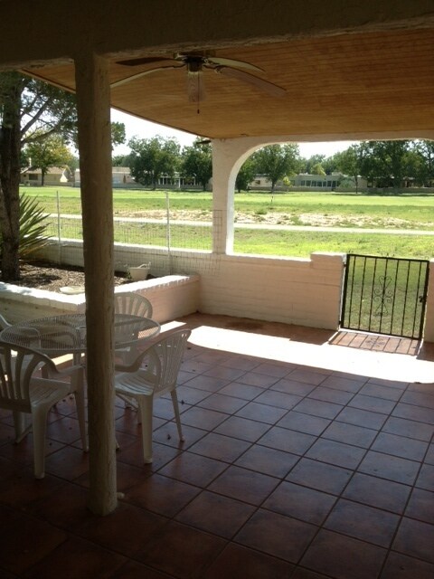 1511 Mountain Shadow Dr in Carlsbad, NM - Building Photo