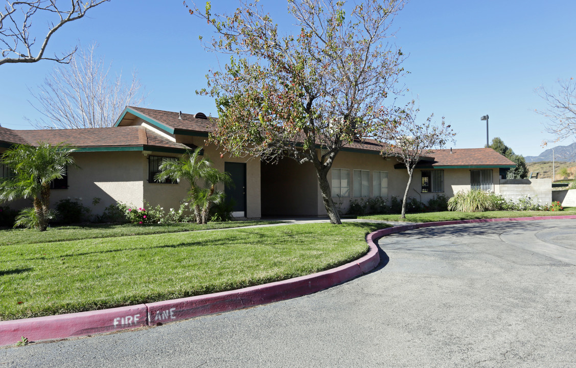 Athena Garden Apartments in San Bernardino, CA - Foto de edificio