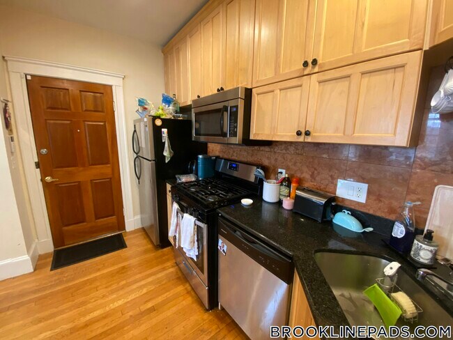 69 Babcock St in Brookline, MA - Building Photo - Building Photo