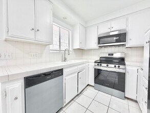 540 E Hyde Park Pl in Inglewood, CA - Building Photo - Building Photo