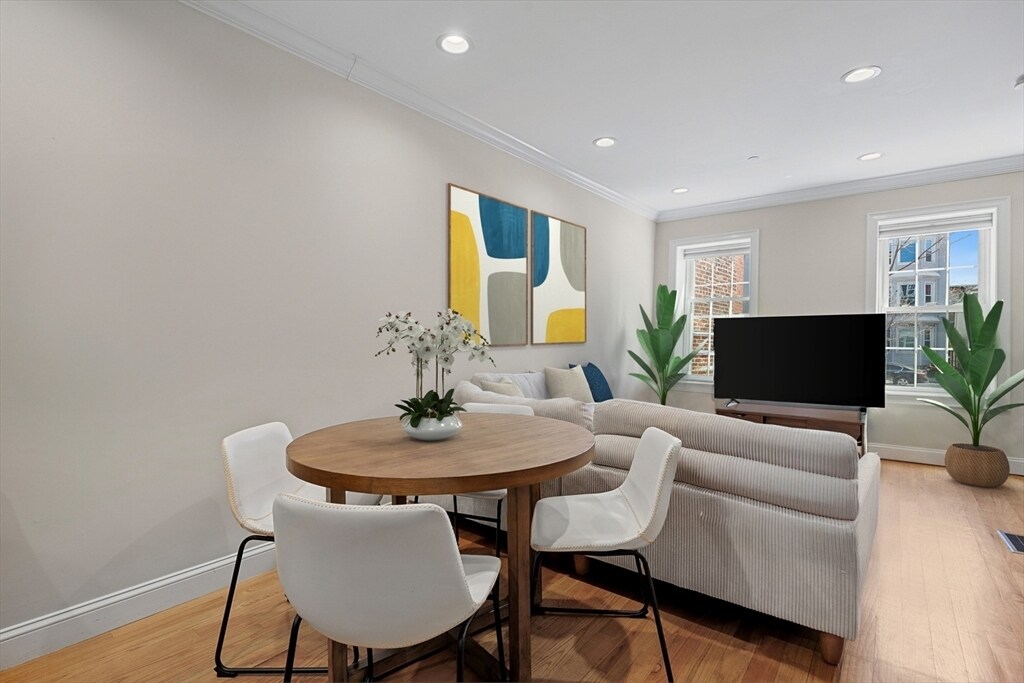 110 Chelsea St in Boston, MA - Building Photo