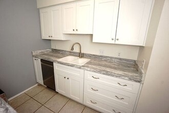2601 W Broadway Blvd in Tucson, AZ - Building Photo - Building Photo