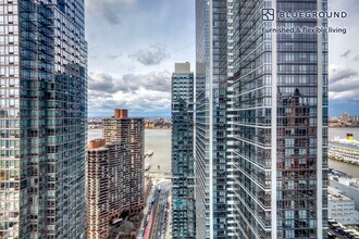 560 W 43rd St in New York, NY - Building Photo - Building Photo