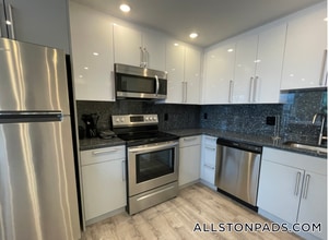 1028a Commonwealth Ave in Boston, MA - Building Photo - Building Photo