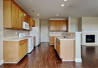 208 Edgecroft Way in Fuquay Varina, NC - Foto de edificio - Building Photo