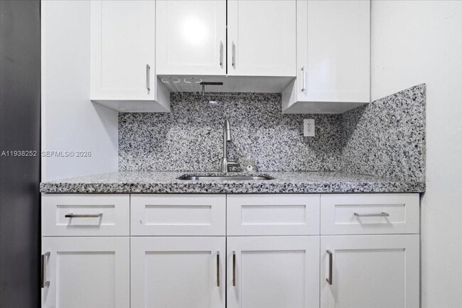 3522 SW 25th St in Miami, FL - Building Photo - Building Photo