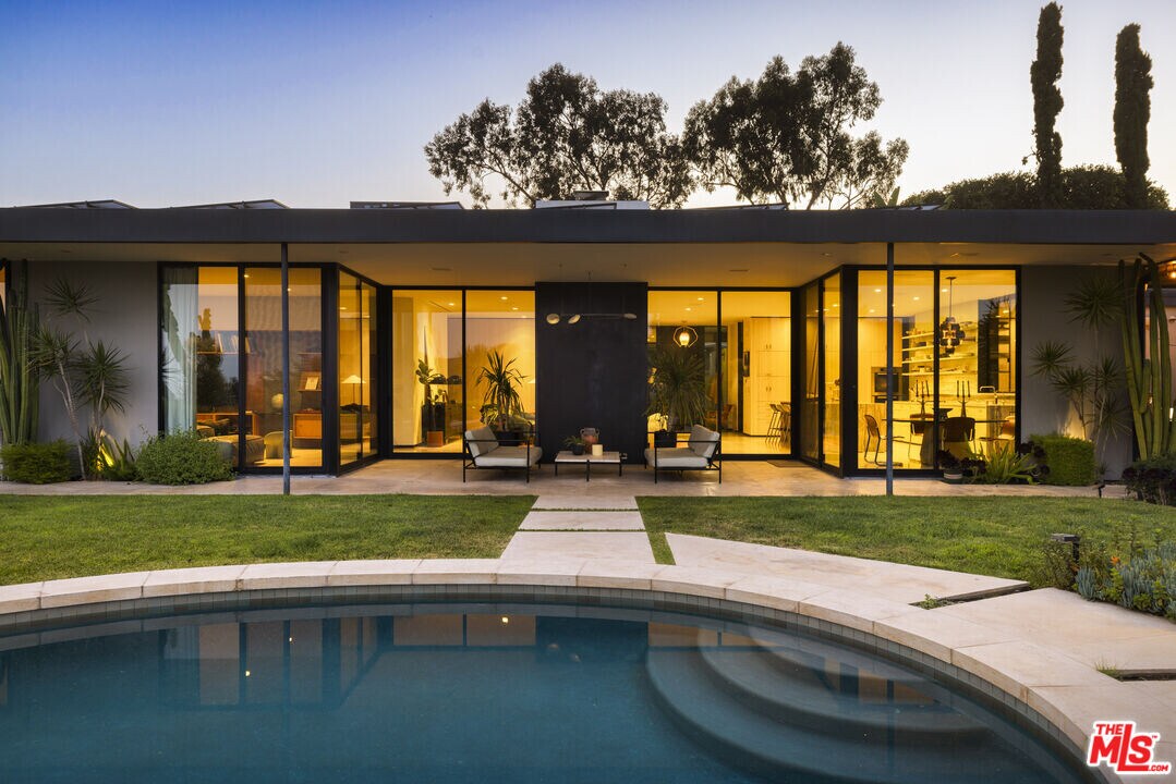 3306 Deronda Dr in Los Angeles, CA - Building Photo