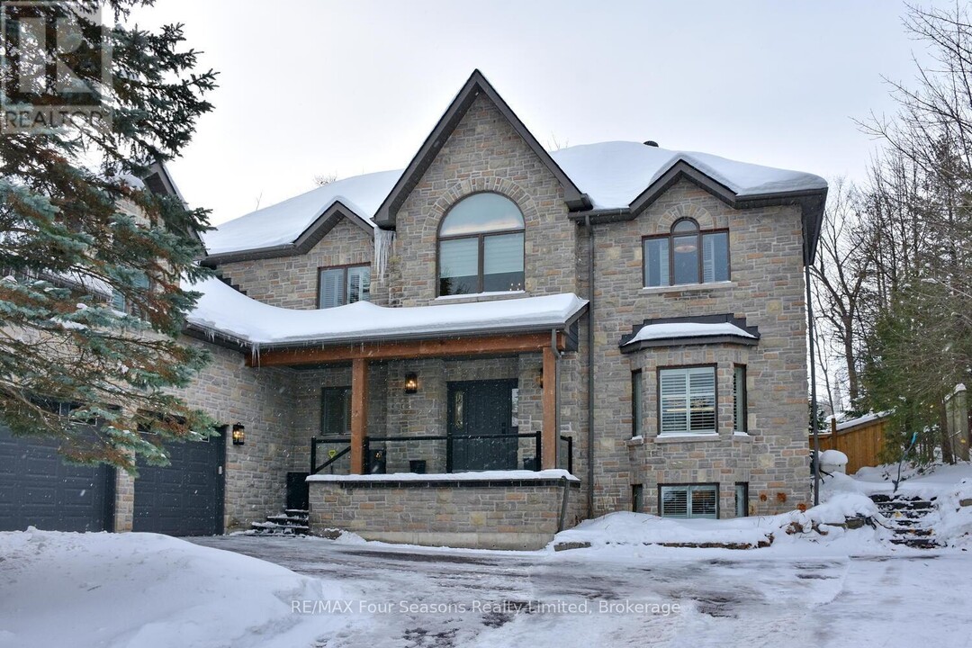 129 Blueski George Crescent in Blue Mountains, ON - Building Photo