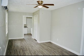 1501 Nashby St in La Marque, TX - Foto de edificio - Building Photo