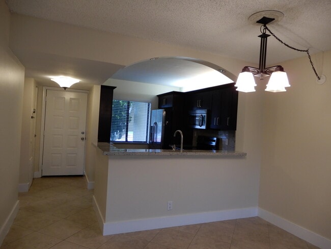 6585 Somerset Dr