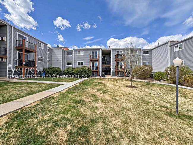 16359 W 10th Ave in Golden, CO - Foto de edificio - Building Photo