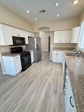 8300 La Strada Ave in Las Vegas, NV - Building Photo - Building Photo