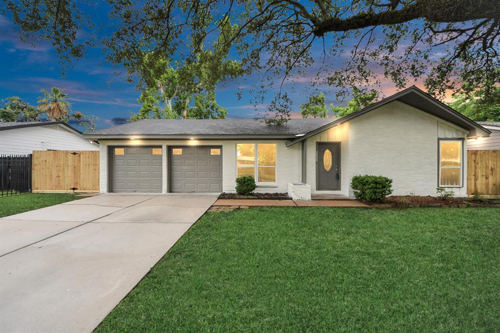 2008 Elmview Dr in Houston, TX - Building Photo