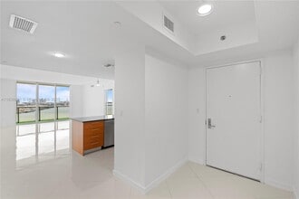 50 Biscayne Blvd in Miami, FL - Building Photo - Building Photo