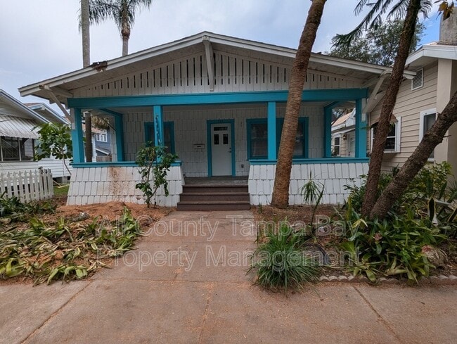 property at 712 S Bungalow Terrace
