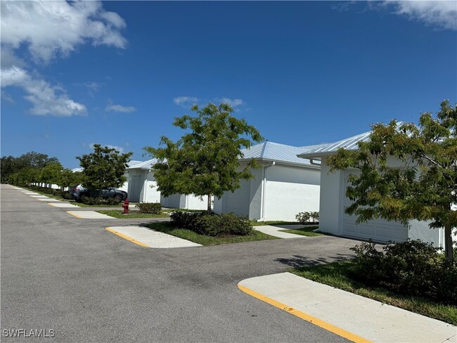 3030 Thomasson Dr in Naples, FL - Building Photo - Building Photo