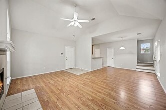 553 Valley View Dr in Lewisville, TX - Building Photo - Building Photo