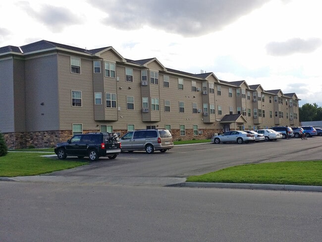 River Falls Estates in Thief River Falls, MN - Building Photo - Building Photo