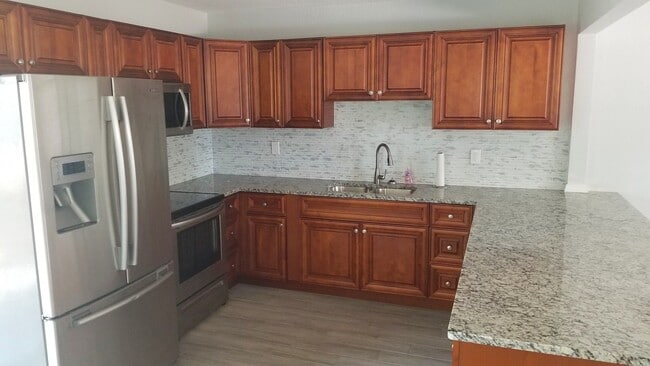 3277 49th Ave N in St. Petersburg, FL - Building Photo - Building Photo