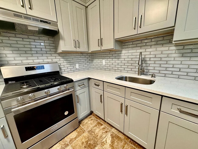 29 Lee Ct in New Rochelle, NY - Building Photo - Building Photo