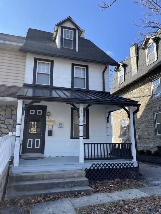 34 Darby Rd in Paoli, PA - Building Photo