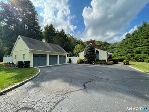 42 Scribner Hill Rd in Wilton, CT - Building Photo - Building Photo