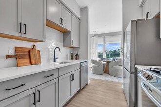 Woodland Square at Montvale in Park Ridge, NJ - Foto de edificio - Building Photo