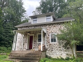 1586 Green Hills Rd in Birdsboro, PA - Building Photo - Building Photo