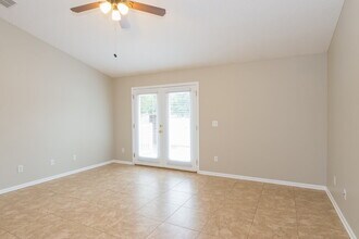 1812 Northglen Cir in Middleburg, FL - Foto de edificio - Building Photo