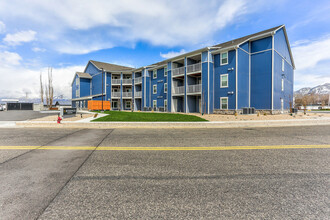 Residences at West Haven 62+ in West Haven, UT - Foto de edificio - Building Photo