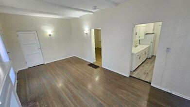 519 N Gardner St in Los Angeles, CA - Foto de edificio - Building Photo