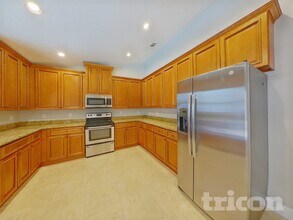 6517 Seafairer Dr in Tampa, FL - Building Photo - Building Photo