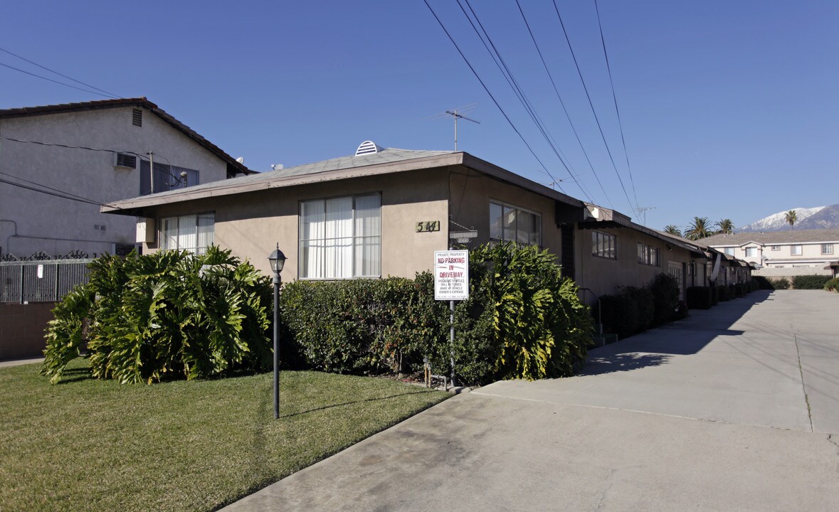 544 W Vesta St in Ontario, CA - Foto de edificio