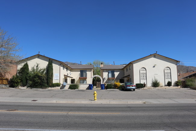 Santa Clara Apartments in Albuquerque, NM - Building Photo - Building Photo