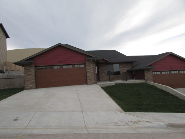 680 Middle Valley Dr in Rapid City, SD - Building Photo - Building Photo