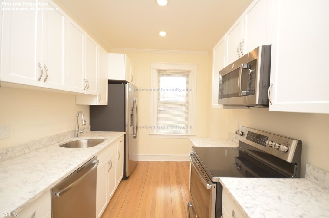 19 Green St-Unit -APT# 2-R in Brookline, MA - Building Photo