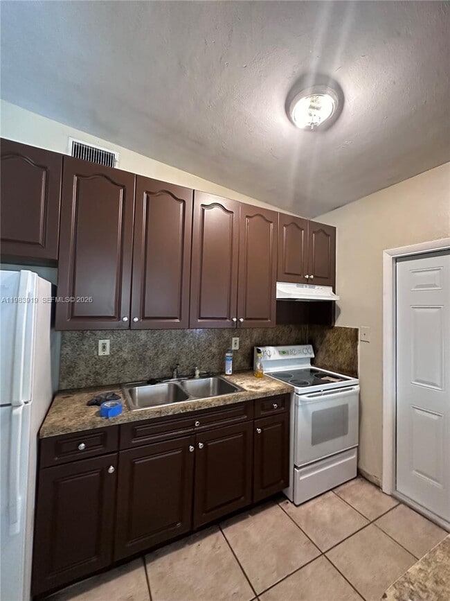 320 NW 33rd Ave in Fort Lauderdale, FL - Building Photo - Building Photo