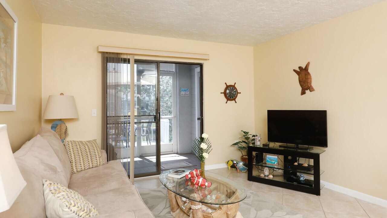 9141 Lake Dr in Englewood, FL - Building Photo