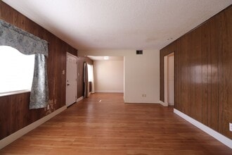 213 W Taft St in Santa Maria, CA - Building Photo - Building Photo