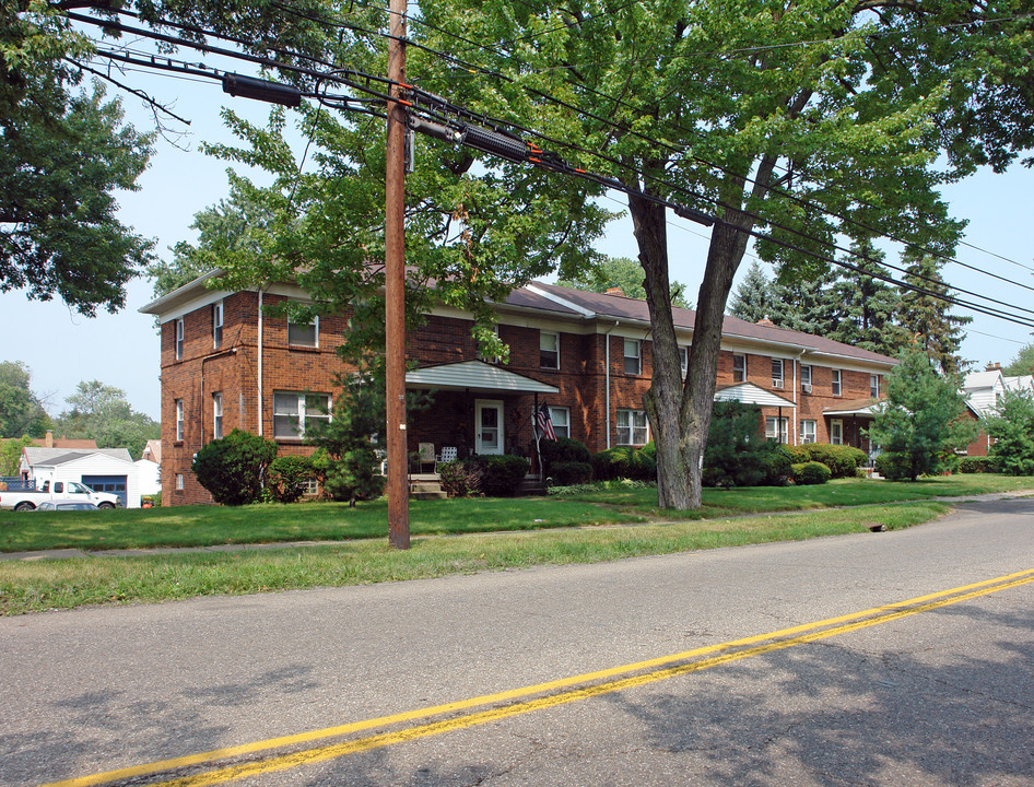 810 Vienna Ave in Niles, OH - Foto de edificio