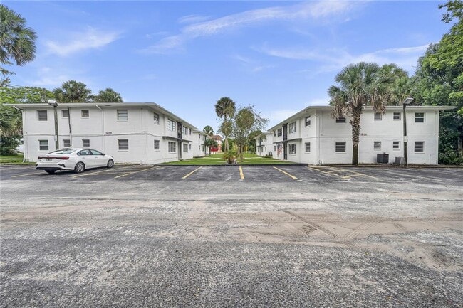 320 W Howry Ave