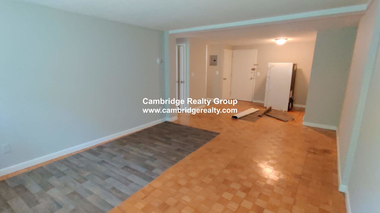 371 Harvard St, Unit 4A in Cambridge, MA - Building Photo