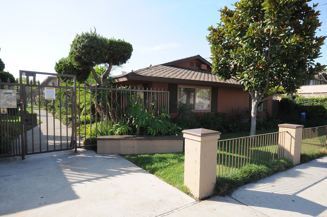 Len Mar Garden Apartments in Anaheim, CA - Foto de edificio