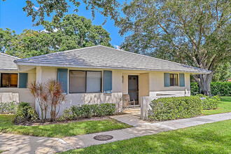 114 Club Dr in Palm Beach Gardens, FL - Building Photo - Building Photo