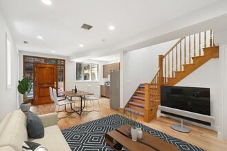 2327 N Southport Ave, Unit 4-CH in Chicago, IL - Building Photo - Building Photo